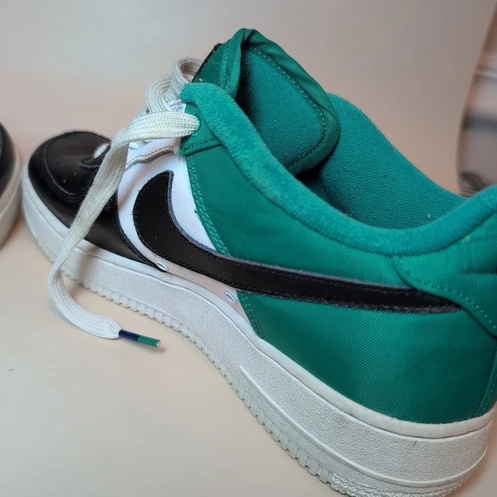 Nike Air Force‎ 1 LV8 GS Size 7Y Youth Black White Green Small Swoosh Sneakers